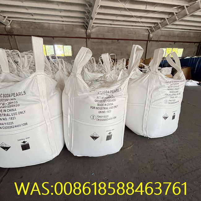 caustic soda pearls uses